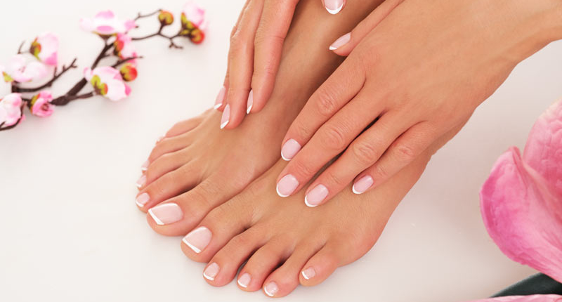 Votre esthéticienne s'occupe de mains et de vos pieds